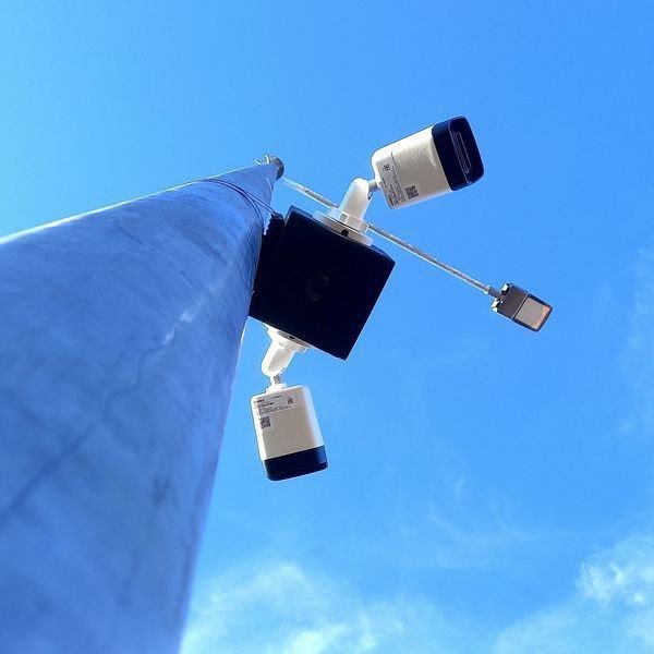 Коробка BOXFORCAM на опоре освещения
